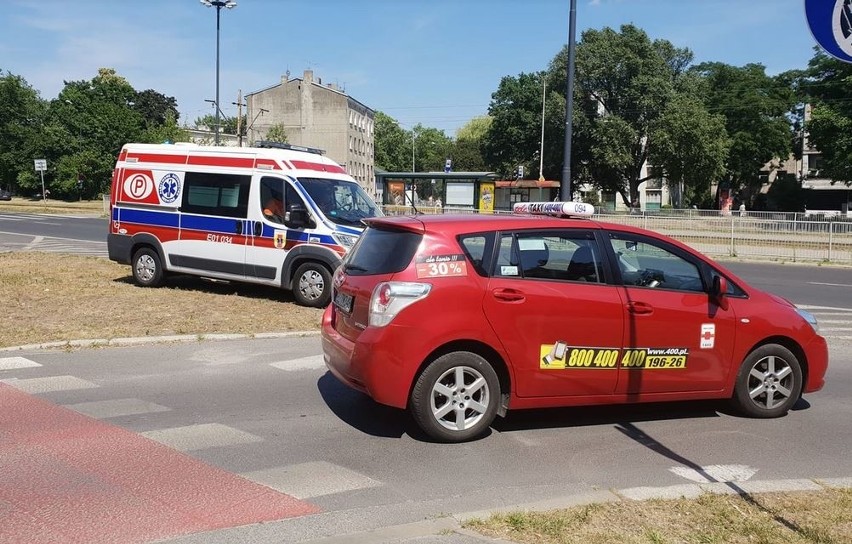 Wypadek na al. Politechniki. Rowerzysta potrącony przez taksówkę