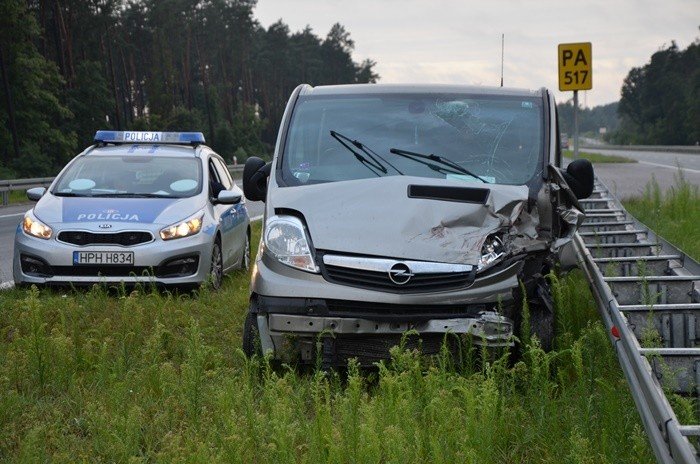 Wypadek na S8. 62letni kierowca z Ostrołęki uderzył w