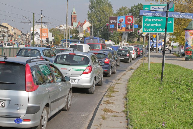 Ruch był sparaliżowany. Najgorzej było m.in. między rondami Matecznego i Grunwaldzkim