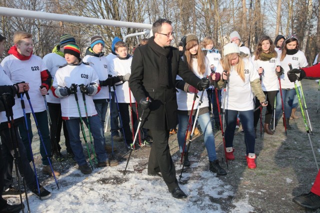 Według Krzysztofa Piątkowskiego, zajęcia nordic walking pomogą zatrzymać falę zwolnień z lekcji wychowania fizycznego.