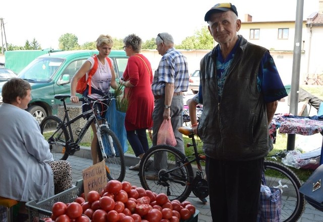 Pan Józef kupuje pomidory tylko na targu w Pińczowie, według niego są najlepsze.