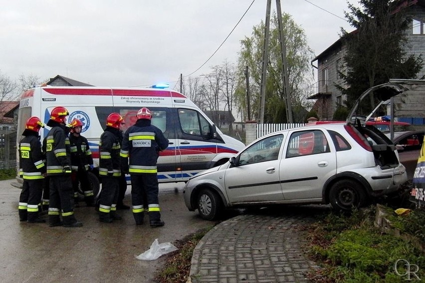 Wypadek w Łyszkowicach pod Proszowicami, dwie osoby ranne [ZDJĘCIA]