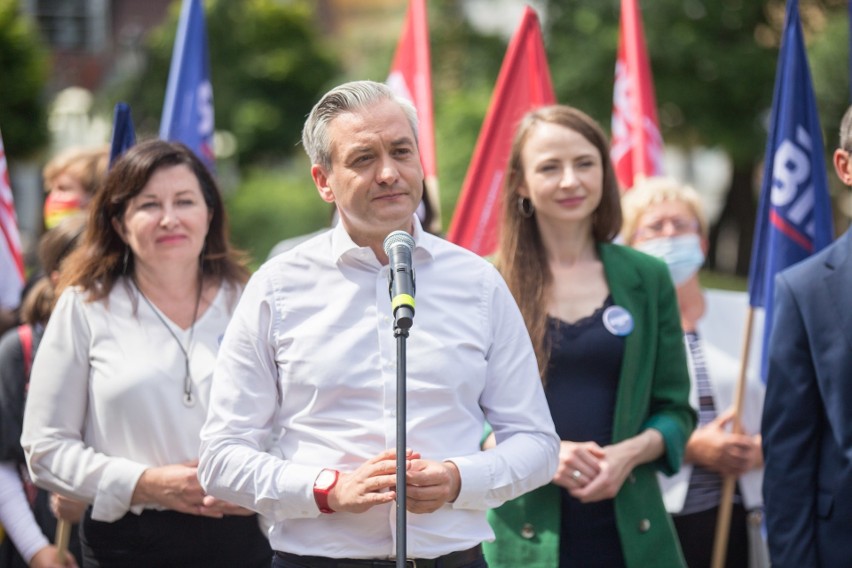 Klęska wyborcza Roberta Biedronia w Słupsku. Nawet tam, gdzie mieszkał