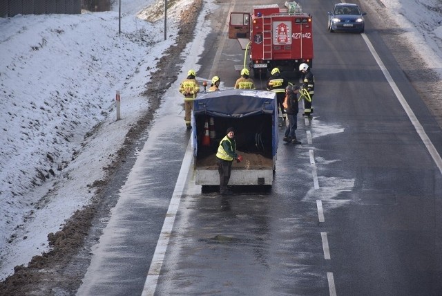 Nietypowe zgłoszenie wpłynęło do strażaków ochotników ze Strzyżewa Smykowego po godzinie 12. W miejscu zjazdu z DK15 do Jankowa wylała się pulpa ziemniaczana, która znacznie utrudniła ruch.Czytaj dalej -->