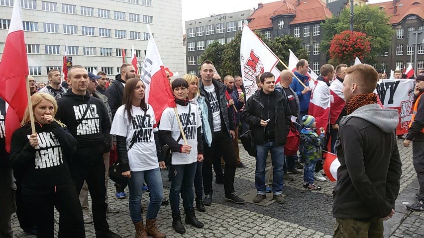 Dwa marsze przeciw imigrantom w Katowicach ZDJĘCIA MARSZ KATOWICE