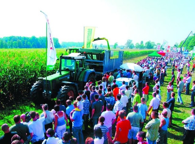 Bardzo ważną częścią kukurydzianego święta są pokazy pracy maszyn do zbioru kukurydzy