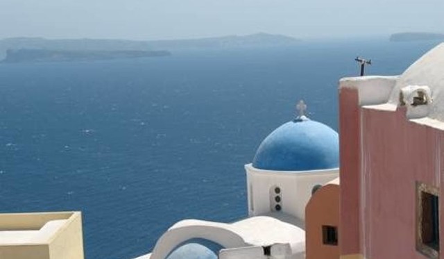 Jednym z najpopularniejszych wakacyjnych kierunków jest Grecja.