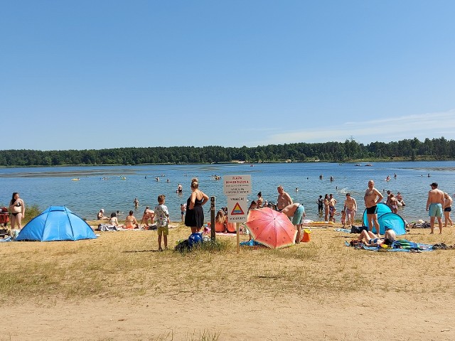 W niedzielę 20 czerwca setki plażowiczów odwiedziły Zalew Chechło-Nakło. Tego dnia temperatury przekroczyły 30 stopni Celsjusza. Zobacz kolejne zdjęcia >>>