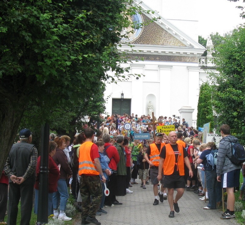 Pielegrzymi z Sokólki wyruszyli dziś do sanktuarium w...