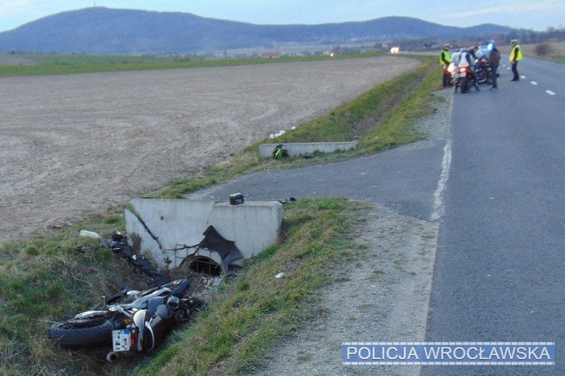 Trzy tragiczne wypadki na drogach pod Wrocławiem [ZDJĘCIA]