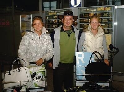 Rodzina Radwańskich w drodze z turnieju na turniej, od lewej: Agnieszka, ojciec Robert i Urszula Fot. Michał Klag