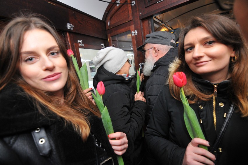 Zabytkowy tramwaj na Dzień Kobiet