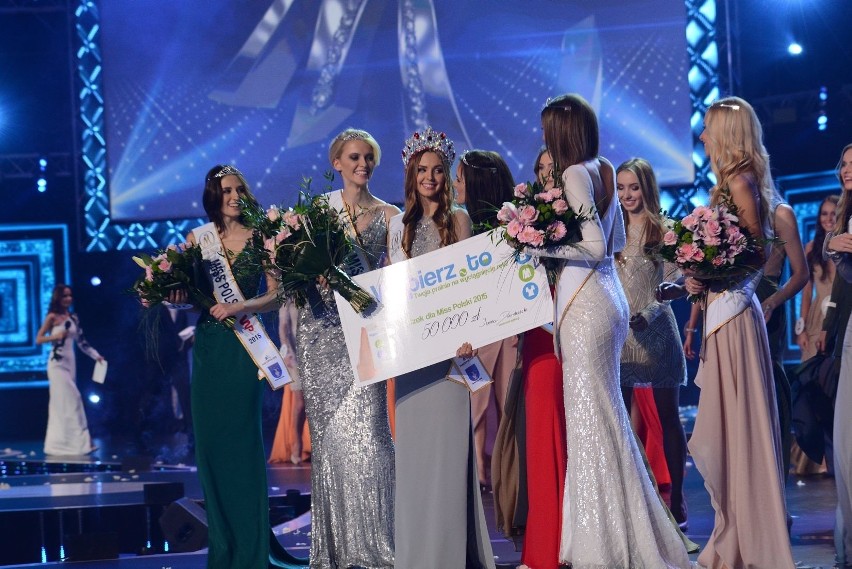 Miss Polski 2015 Magdalena Bieńskowska tuż po ogłoszeniu...