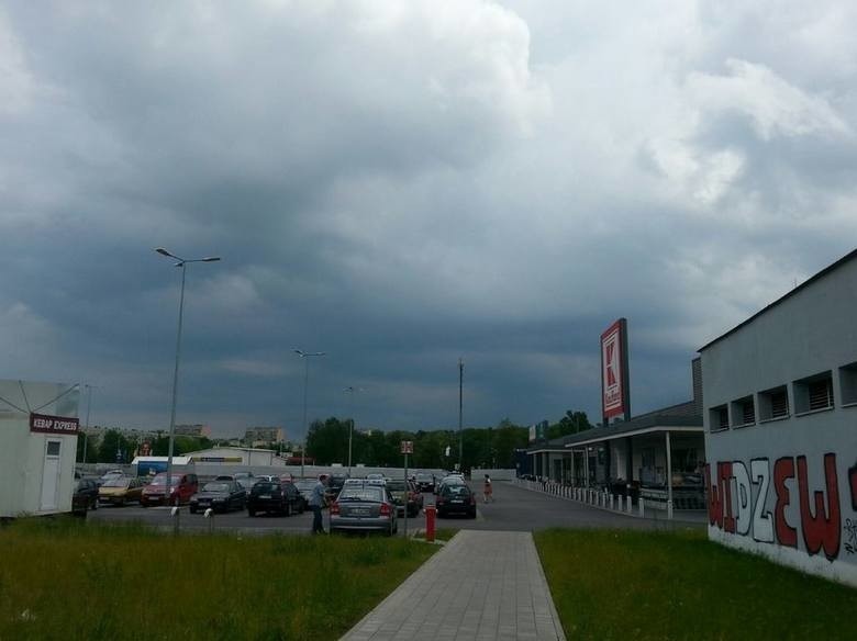 BURZA w Łodzi. Gdzie jest burza, mapa burz, czy będzie burza. Nad Łódź nadciąga burza i deszcz