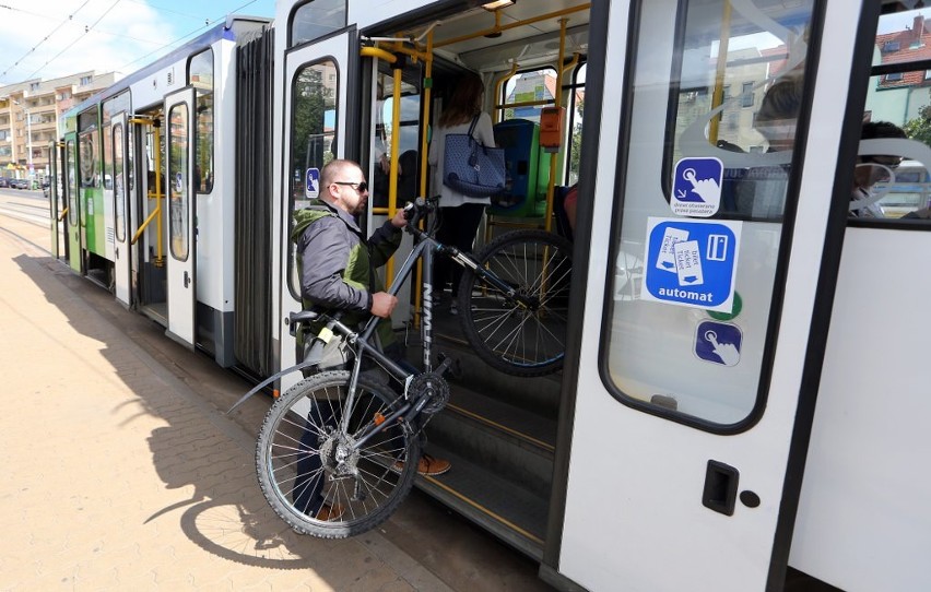 Most Cłowy jest zamknięty. Rowerzyści tramwajem pojadą za darmo