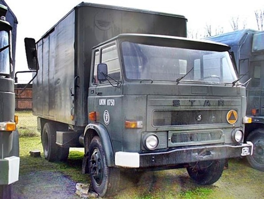 Lublin: Możesz kupić wojskową ciężarówkę, wysłużoną łódź lub kuter holowniczy
