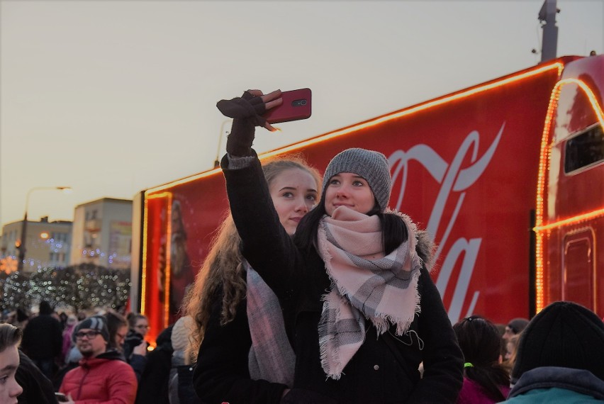 W piątek, 8 grudnia, na Starym Rynku przy katedrze...