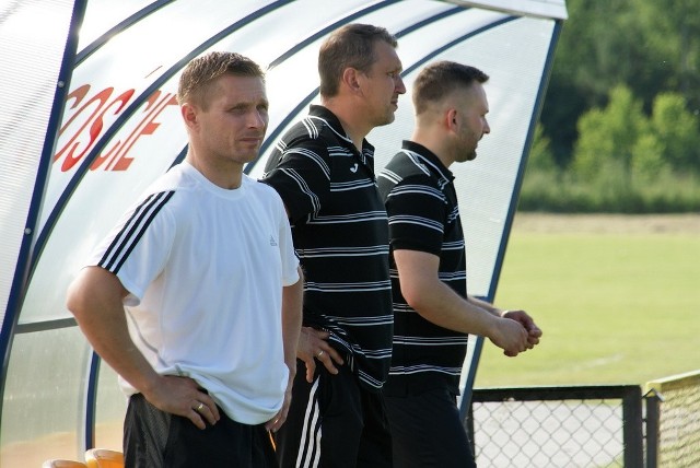Trener Krzysztof Trela (z lewej) zostaje na nowy sezon w Spartakusie Daleszyce.