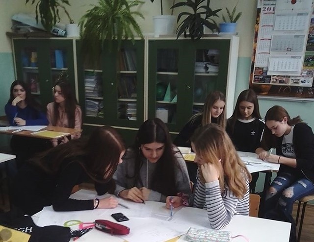 Uczniowie klasy Ia z Zespołu Szkół imienia Oddziału Partyzanckiego Armii Krajowej "Jędrusie" w Połańcu wzięli udział w Międzynarodowym Konkursie „Mathématiques Sans Frontières” - Matematyka Bez Granic.