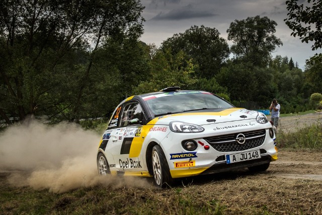 Opel Rallye Junior Team zdecydowanie zdominował trzecią rundę Rajdowych Mistrzostw Europy Juniorów (FIA ERC Junior U27). Finn Jari Huttunen (23‑latek z Kiuruvesi) i jego pilot Antti Linnaketo wywalczyli fabrycznym, 190-konnym Adamem R2 swoje pierwsze zwycięstwo w Mistrzostwach Europy Juniorów. fot. Opel