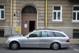 Mercedes przy Orlej w Lublinie już nie przeszkadza. Interweniowała straż miejska 