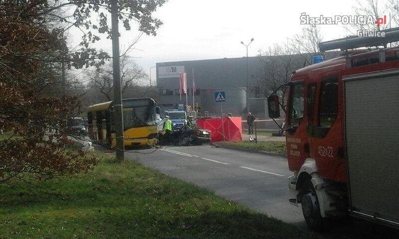 Wypadek przy ul. Zygmuntowskiej w Gliwicach jest tragiczny....