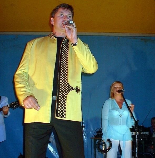 Gwiazdą rodzinnego festynu w Orońsku był zespół biesiadny &quot;Bayer Full&quot; z wokalistą Sławomirem  Świerzyńskim, założycielem kapeli.