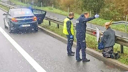 Interwencja policji na autostradzie....