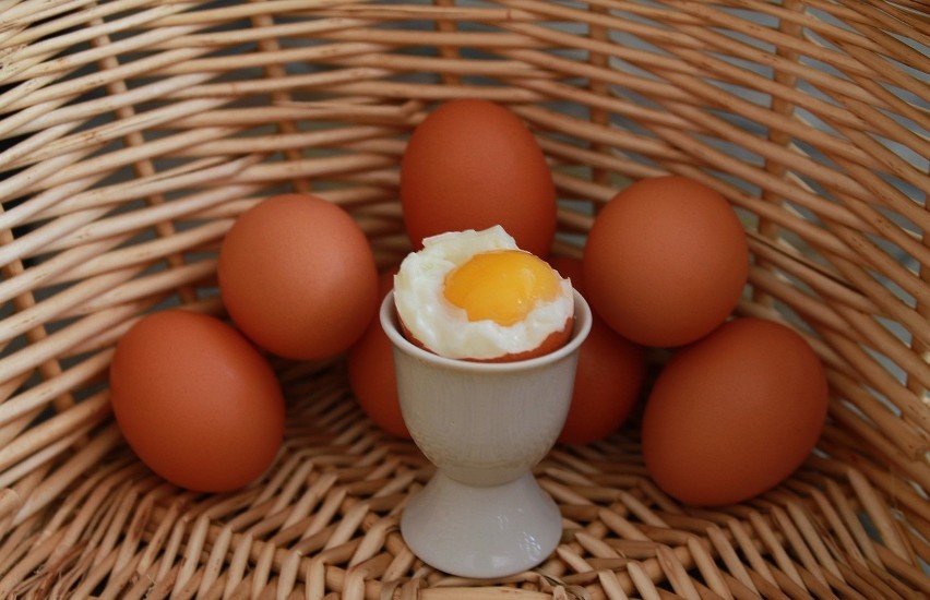 Jajka są źródłem tłuszczów nasyconych, sodu, potasu, białka,...