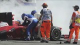 Dramatyczny wypadek Alonso. Jadąc 200 km/h uderzył w bandę [video]