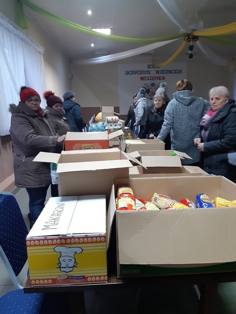 Akcja #WłoszczowadlaUkrainy. Płyną dary dla uchodźców. Hojna Wola Wiśniowa (ZDJĘCIA)