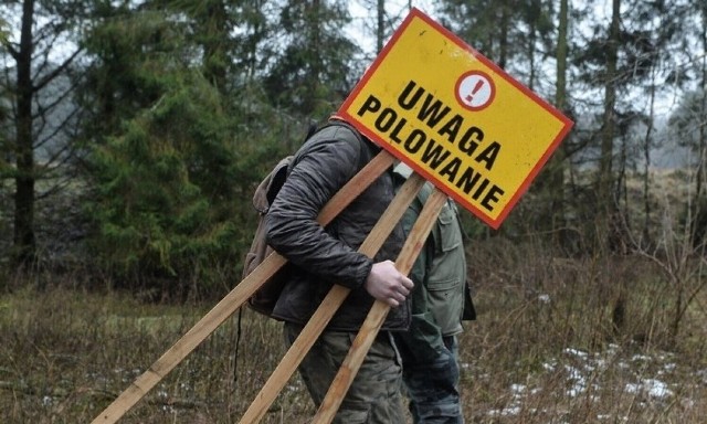 Tabliczki informujące o polowaniu pojawiły się m.in. między miejscowościami Mietków i Maniów.