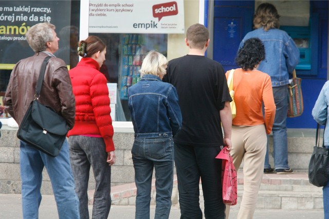 Pierwszą reakcją wielu Polaków na wieść o wojnie na Ukrainie były kolejki przed bankomatami.