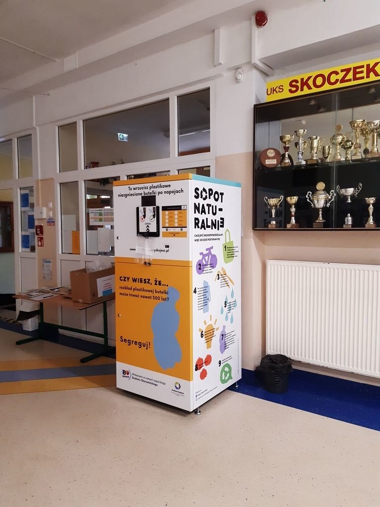 W trzech szkołach w Sopocie pojawiły się butelkomaty. To jeden ze zwycięskich projektów w budżecie obywatelskim  