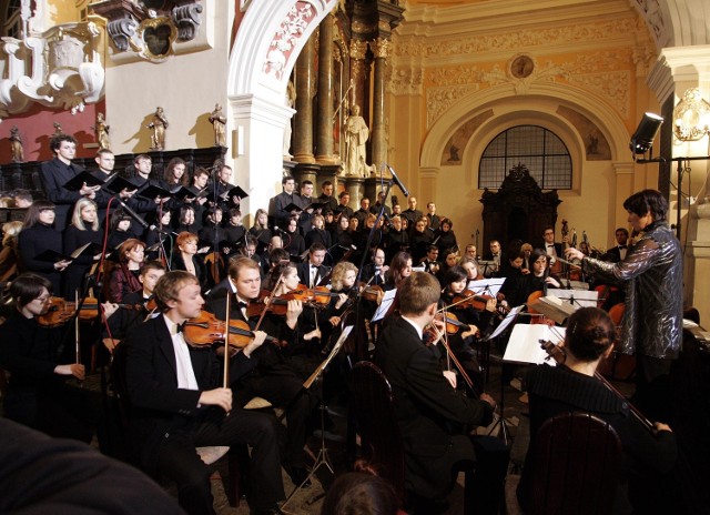 Kulminacyjnym momentem Poznańskiego Festiwalu Mozartowskiego jest od początku nocne wykonanie Requiem tego kompozytora. W tym roku wybierzemy się na nie 4 grudnia