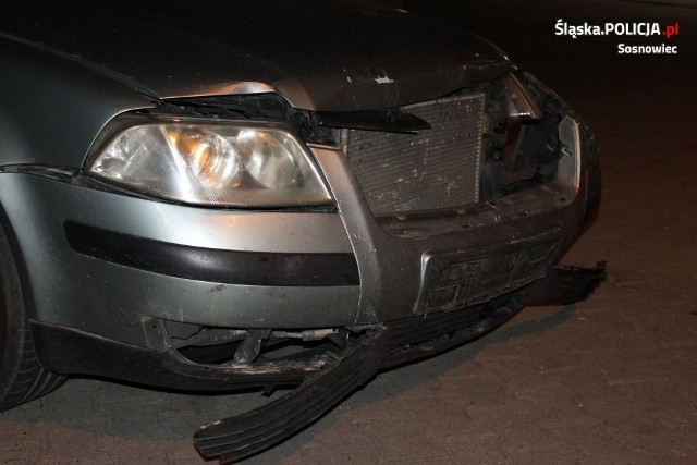 Samochód został zniszczony po zderzeniu z dzikami na DK1  w Sosnowcu