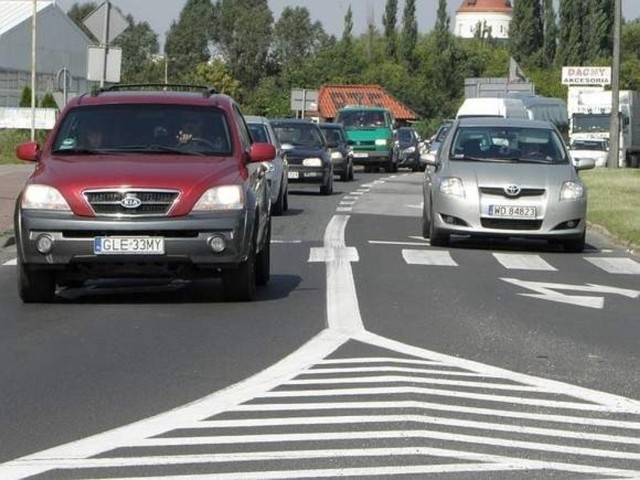 W okolicach cmentarza na ulicy Wiślanej tworzą się spore korki