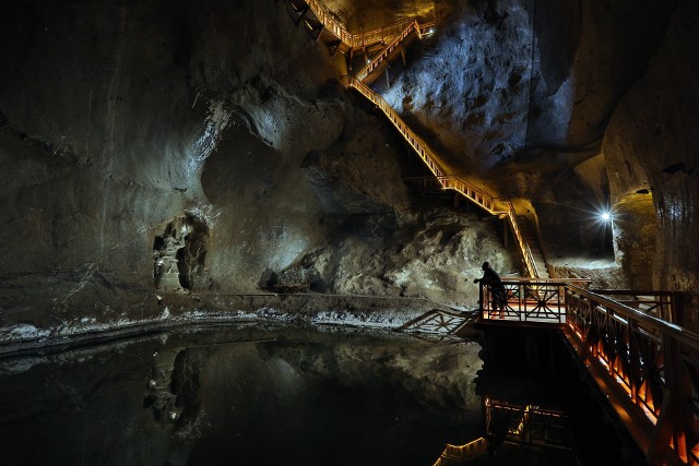 Kopalnia Soli "Wieliczka" to najchętniej odwiedzana kopalnia świata. Od 1945 roku odwiedziło ją już 45 milionów turystów, praktycznie z całego globu. Na zdjęciu malownicza komora Weimar