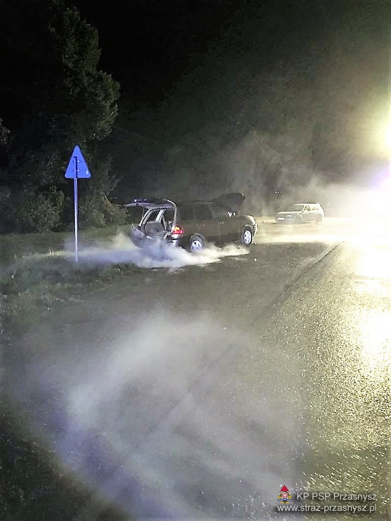 Wypadek w Klewkach: trzy auta zderzyły się na drodze wojewódzkiej. Mogło dojść do wybuchu [ZDJĘCIA]