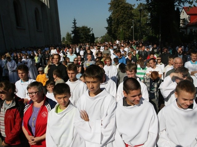 Blisko półtora tysiąca ministrantów z diecezji kieleckiej przyjechało w sobotę do Piekoszowa, aby uczestniczyć w uroczystościach XI Dnia Ministranta.