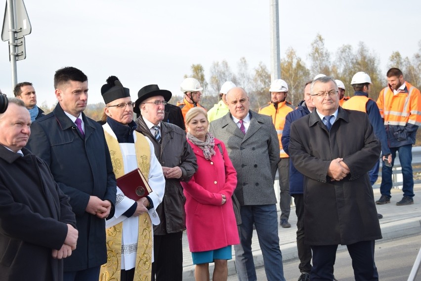 Otwarto nowy wiadukt kolejowy w gminie Krzeszowice z udziałem ministra. Samochody jadą nad torami [ZDJĘCIA]
