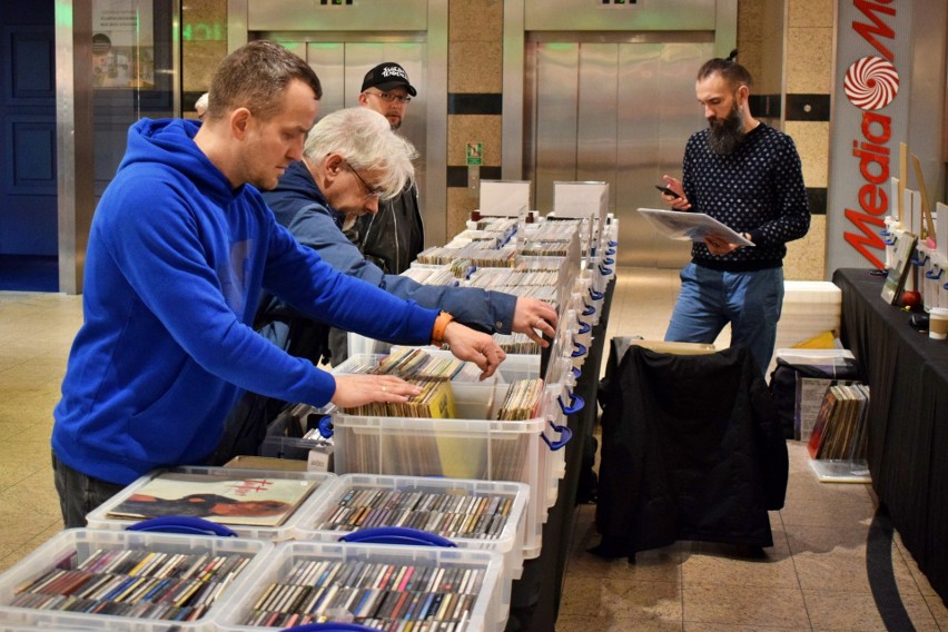 - płyty vinylowe najpopularniejszych gatunków muzycznych...