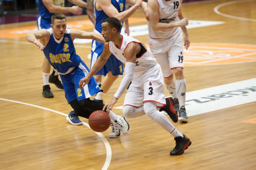 Wygrana koszykarzy Czarnych Słupsk z Asseco Gdynia 82:73