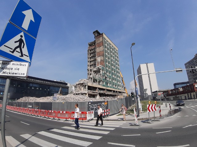 Rozbiórka hotelu Silesia w Katowicach w dniu 27 sierpnia 2019