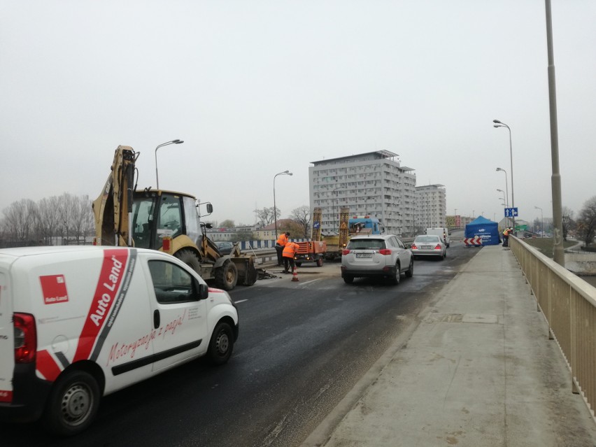 Remont na moście w Opolu. Korki na ul. Nysy Łużyckiej.