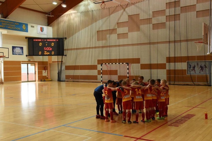 Ciekawy turniej trójek odbył się w Bilczy. Wygrali młodzi piłkarze KKP Korona. Zobaczcie zdjęcia