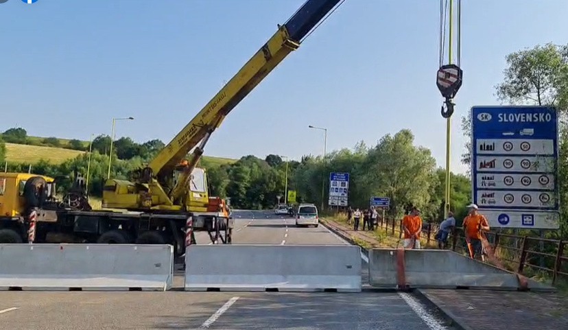  Słowacja otworzyła granicę. Zniknęły betonowe słupy i wrócił ruch samochodowy 