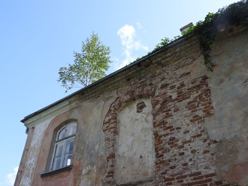 Odkrywamy tajemnice budynku przy pałacyku w Choroszczy. To nie XVIII, ale XX wiek. Jednak obiektowi należy się ochrona