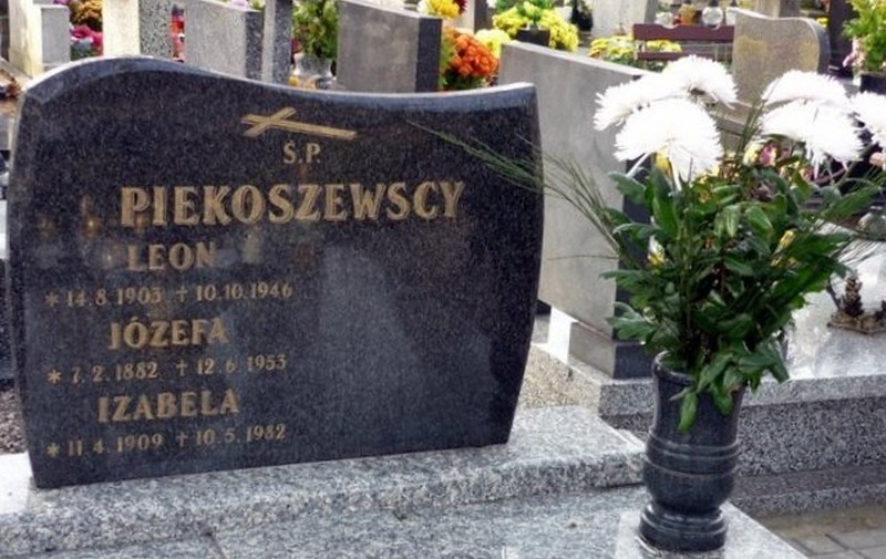 Rodzinny grób rodziny Piekoszewskich, na kluczborskim...