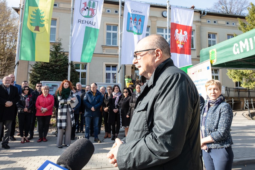 W Obornikach Śląskich otwarto dziś wyremontowany fragment...